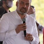 Por su parte, el gobernador de Michoacán, Alfredo Ramírez Bedolla, exigió a Ávila Castrejón separarse del cargo, y exhortó a la Fiscalía a "investigar a fondo a las autoridades municipales de Coalcomán por su probable vinculación con un grupo delictivo". Archivo. EFE/Iván Villanueva