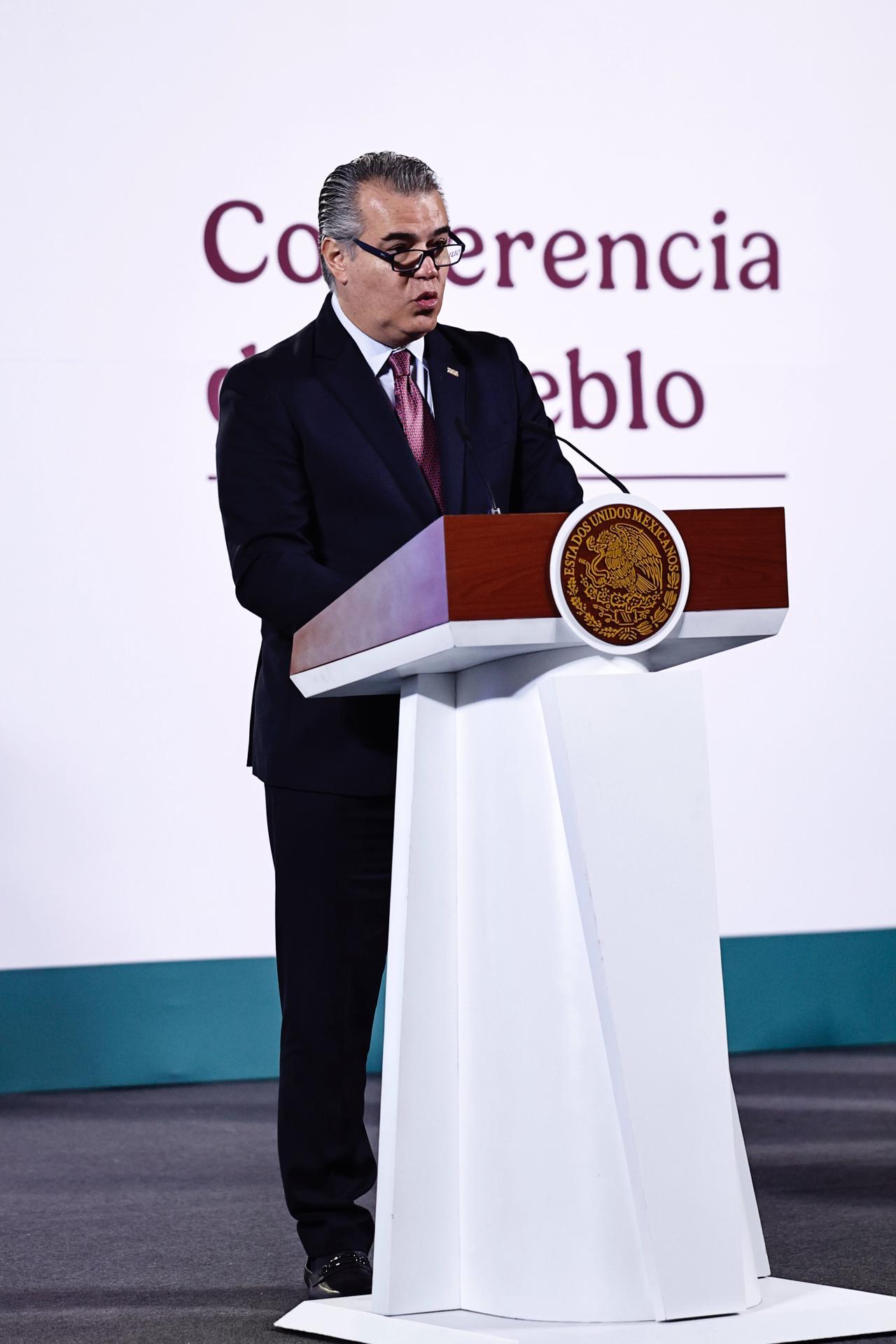 El presidente del Consejo Coordinador Empresarial, Francisco Cervantes, habla durante la rueda de prensa de la presidenta de México, Claudia Sheinbaum, este miércoles, en Palacio Nacional en Ciudad de México (México). EFE/Sáshenka Gutiérrez
