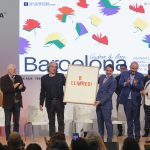 Desde la izquierda, el presidente de la FIL, Trinidad Padilla; el concejal de industrias y cultura del ayuntamiento de Barcelona, Xavier Marcé; el rector de la Universidad de Guadalajara, Ricardo Villanueva; el embajador de España en México, Juan Duarte Cuadrado y la directora general de la FIL, Marisol Schulz, participan este domingo en la ceremonia de la clausura de la 38 edición de la Feria Internacional del Libro de Guadalajara (FIL), Jalisco (México). EFE/ Francisco Guasco