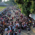 Fotografía aérea que muestra migrantes haciendo fila el 22 de diciembre de 2024, para realizar sus procesos migratorios, en el municipio de Tapachula en Chiapas (México). EFE/ Juan Manuel Blanco