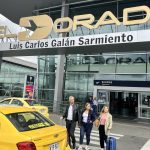 Fotografía donde se observa una de las entradas del Aeropuerto Internacional El Dorado en Bogotá (Colombia). Archivo.  EFE/ Eva García