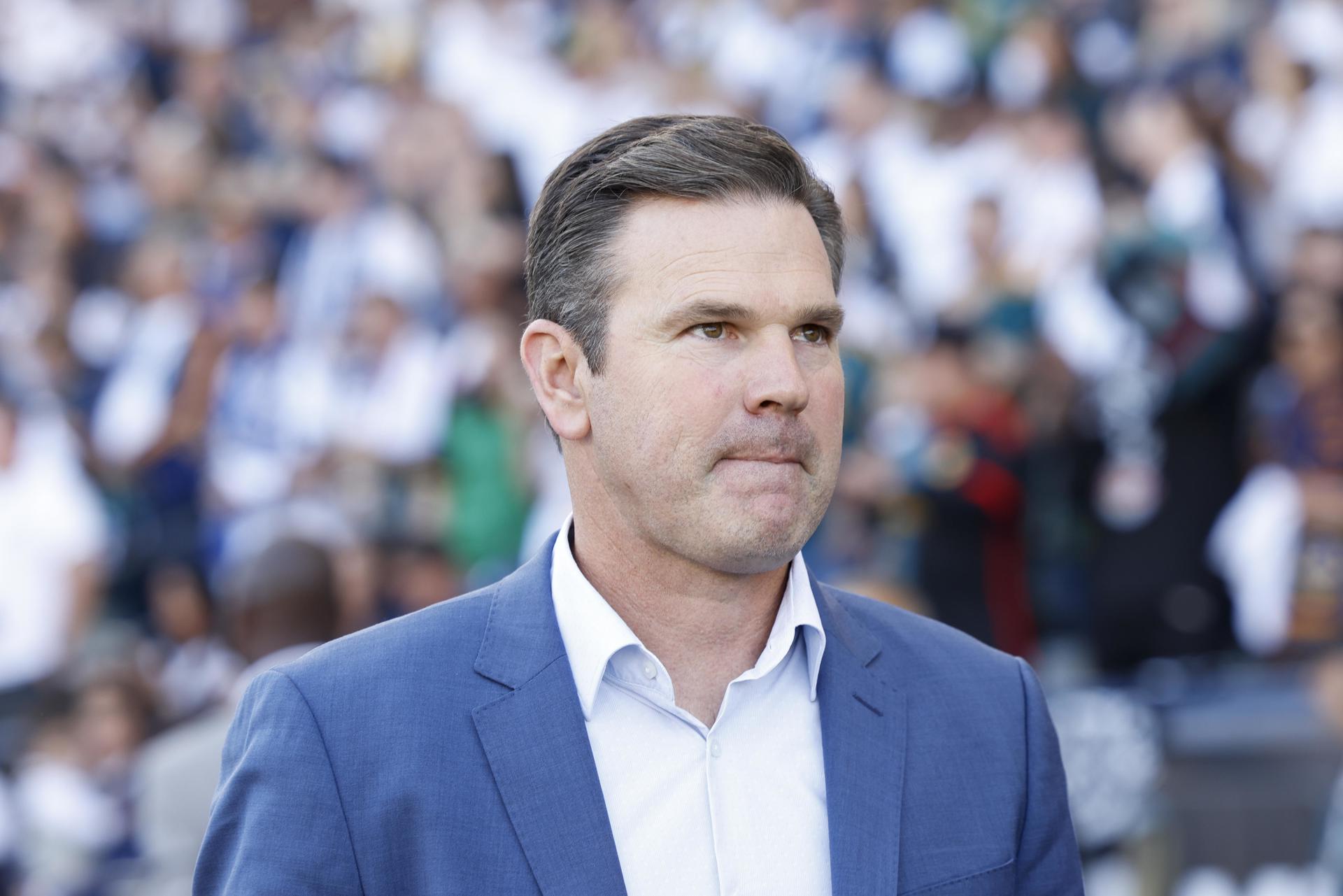 El entrenador de LA Galaxy, Greg Vanney, celebró esta sábado la conquista de la Copa de la MLS después de tres fallidas finales con su club. EFE/EPA/CAROLINE BREHMAN
