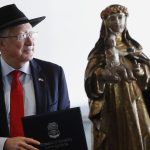 El embajador de Estados Unidos en México, Ken Salazar participa durante un acto prtocolario este miércoles, en el Templo Mayor de la Ciudad de México (México). EFE/ Mario Guzmán