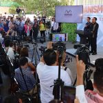 El gobernador de Chiapas, Eduardo Ramírez Aguilar (c) habla durante una rueda de prensa este lunes, en la ciudad de Tuxtla Gutiérrez en Chiapas (México). EFE/ Carlos López