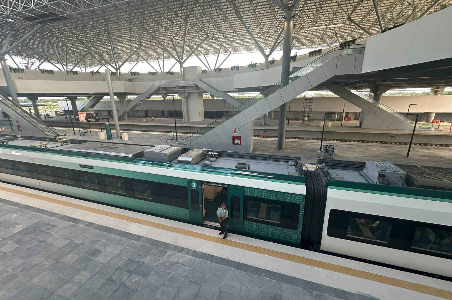 Fotografía de una estación del Tren Maya, el 13 de diciembre de 2024, en el balneario de Cancún, en Quintana Roo (México). EFE/ Alonso Cupul