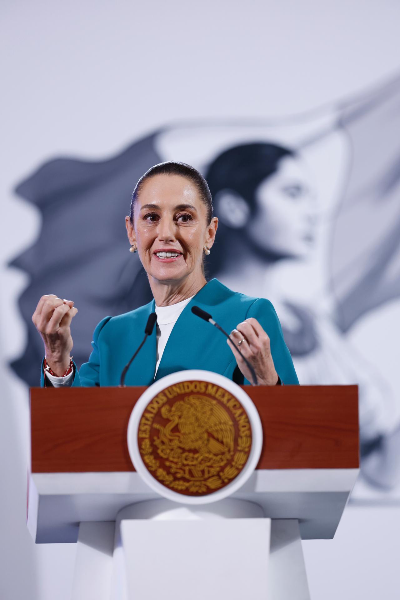 La presidenta de México, Claudia Sheinbaum, habla durante una rueda de prensa este miércoles, en el Palacio Nacional de la Ciudad de México (México). EFE/ Sáshenka Gutiérrez
