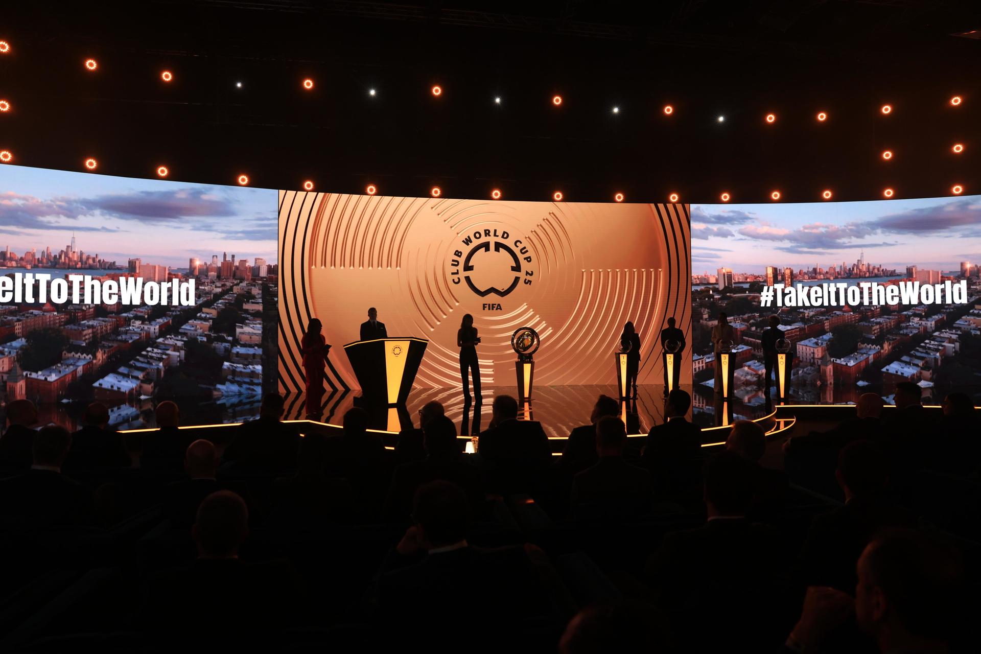 Vista general del escenario durante la ceremonia del sorteo de la Copa Mundial de Clubes de la FIFA 2025. EFE/EPA/CRISTOBAL HERRERA-ULASHKEVICH
