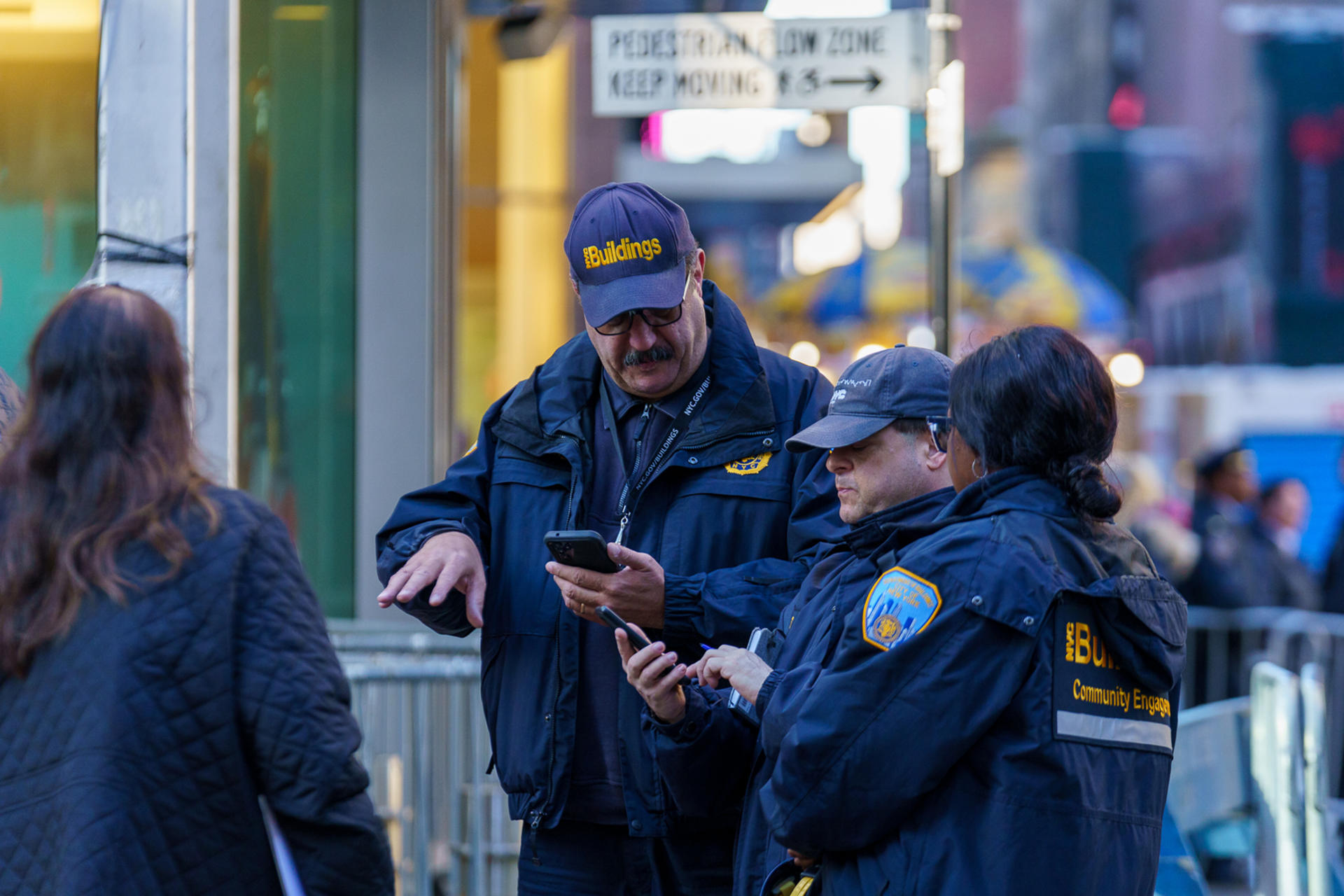 Fotografía cedida por la alcaldía de Nueva York de policías durante el anuncio del plan de seguridad en la víspera de Año Nuevo este lunes, en Nueva York (EE.UU.). EFE/ Benny Polatseck /SOLO USO EDITORIAL/ SOLO DISPONIBLE PARA ILUSTRAR LA NOTICIA QUE ACOMPAÑA (CRÉDITO OBLIGATORIO)
