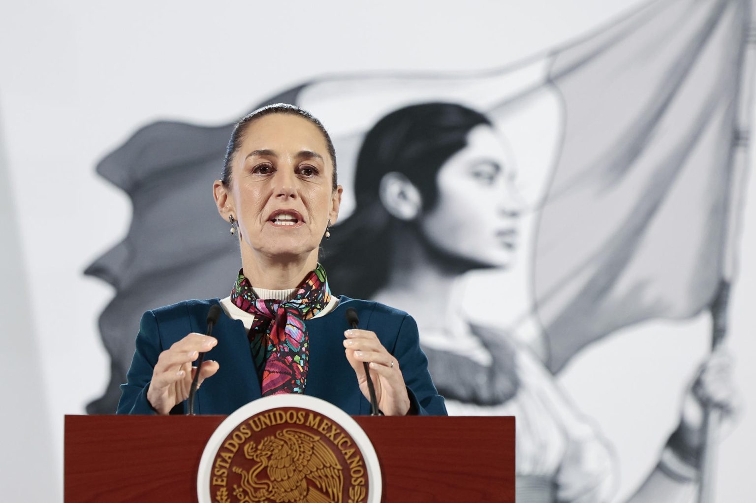 La presidenta de México, Claudia Sheinbaum, habla esta martes durante una rueda de prensa en Palacio Nacional de la Ciudad de México (México).. EFE/ José Méndez