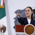 La presidenta de México, Claudia Sheinbaum, habla durante una rueda de prensa este viernes, en Palacio Nacional de la Ciudad de México (México). EFE/Mario Guzmán