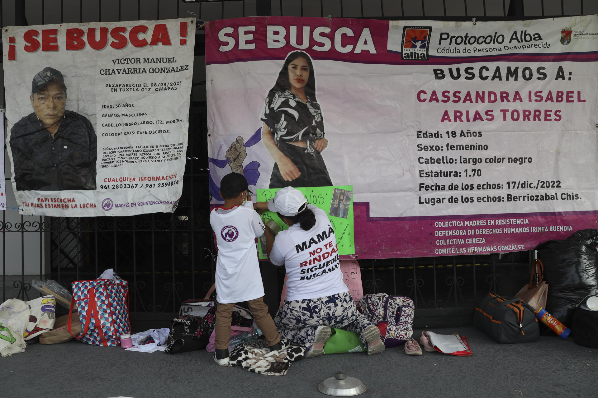 Un grupo de madres buscadoras protestan este miércoles frente al Palacio de Gobierno de Chiapas, en la ciudad de Tuxtla Gutiérrez (México). EFE/ Carlos López
