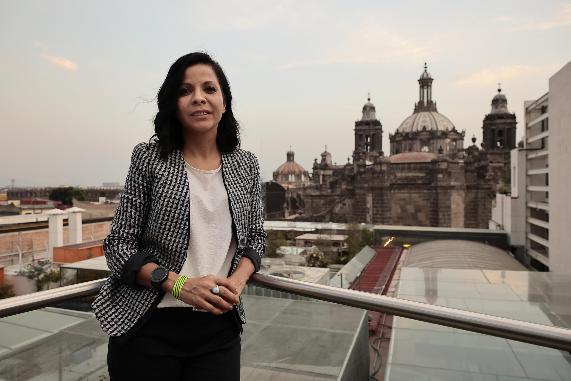 La directora de la Fundación Carolina de España, Érika Rodríguez Pinzón, posa durante una entrevista con EFE este jueves, en Ciudad de México (México). EFE/ José Méndez
