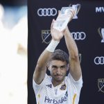 El cenrocampista uruguayo Gastón Brugman obtuvo este sábado el premio al Jugador Más Valorado (MVP) de la final de la Copa de la MLS que su club, Los Angeles Galaxy, conquistó en Carson (California).EFE/EPA/CAROLINE BREHMAN