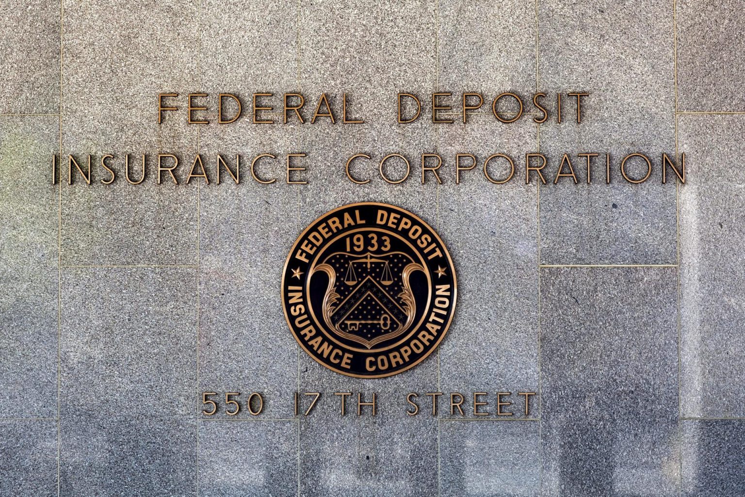 Imagen de archivo del edificio de la Corporación Federal de Seguro de los Depósitos Bancarios (FDIC) en la calle 17 de Washington, (Estados Unidos). EFE/Jim Lo Scalzo