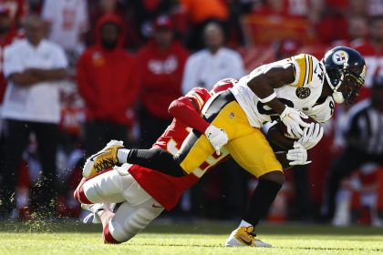 Fotografía de archivo en la que se registró un instante de un partido de la NFL entre los Pittsburgh Steelers y los Kansas City Chiefs, en el estadio Arrowhead de Kansas City (Missouri, EE.UU.). EFE/Larry W. Smith