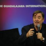 El director del Instituto Cervantes, Luis García Montero habla este jueves, en la Feria Internacional del Libro (FIL), en Guadalaja (México). EFE/ Francisco Guasco