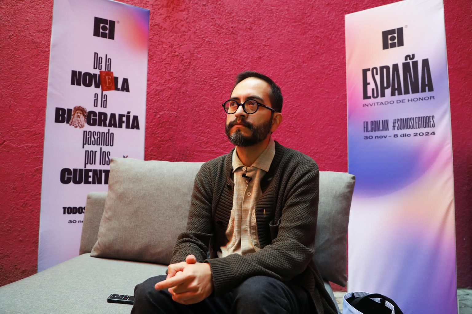 Álvaro Ortiz García, de la sección AudioFIL, habla durante una entrevista con EFE este lunes, en la 38 edición de la Feria Internacional del Libro de Guadalajara (FIL), Jalisco (México). EFE/ Francisco Guasco