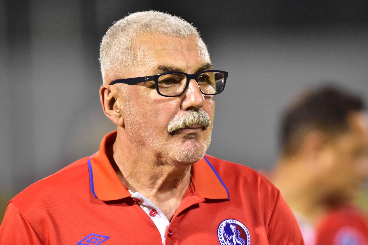 Fotografía de archivo en la que se registró al entrenador uruguayo de fútbol Manuel Keosseian, quien es el más reciente técnico foráneo en incorporarse al fútbol hondureño al ponerse al mando del Marathón. EFE/José Valle