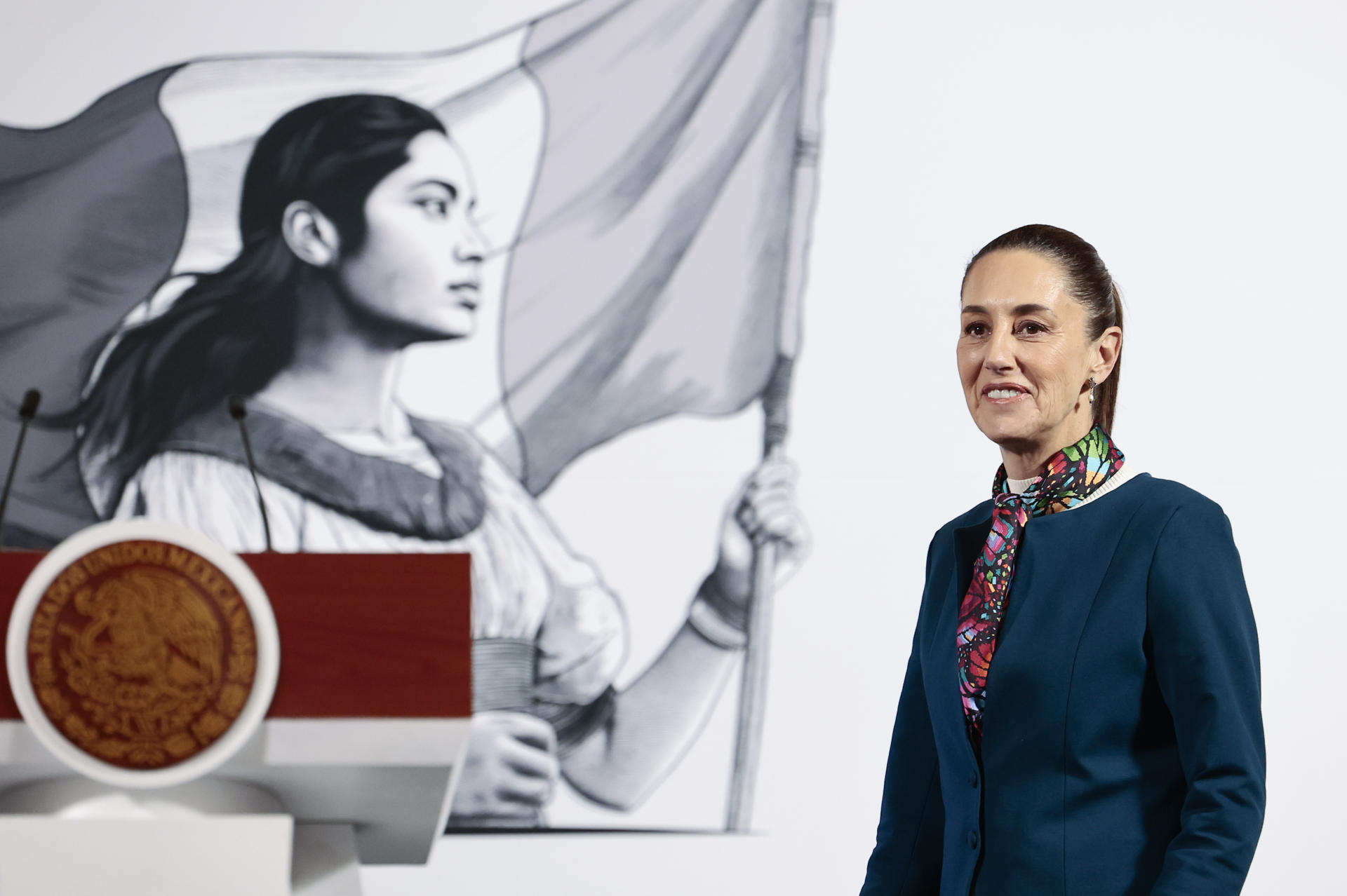 La presidenta de México, Claudia Sheinbaum, habla esta martes durante una rueda de prensa en Palacio Nacional de la Ciudad de México (México). EFE/ José Méndez
