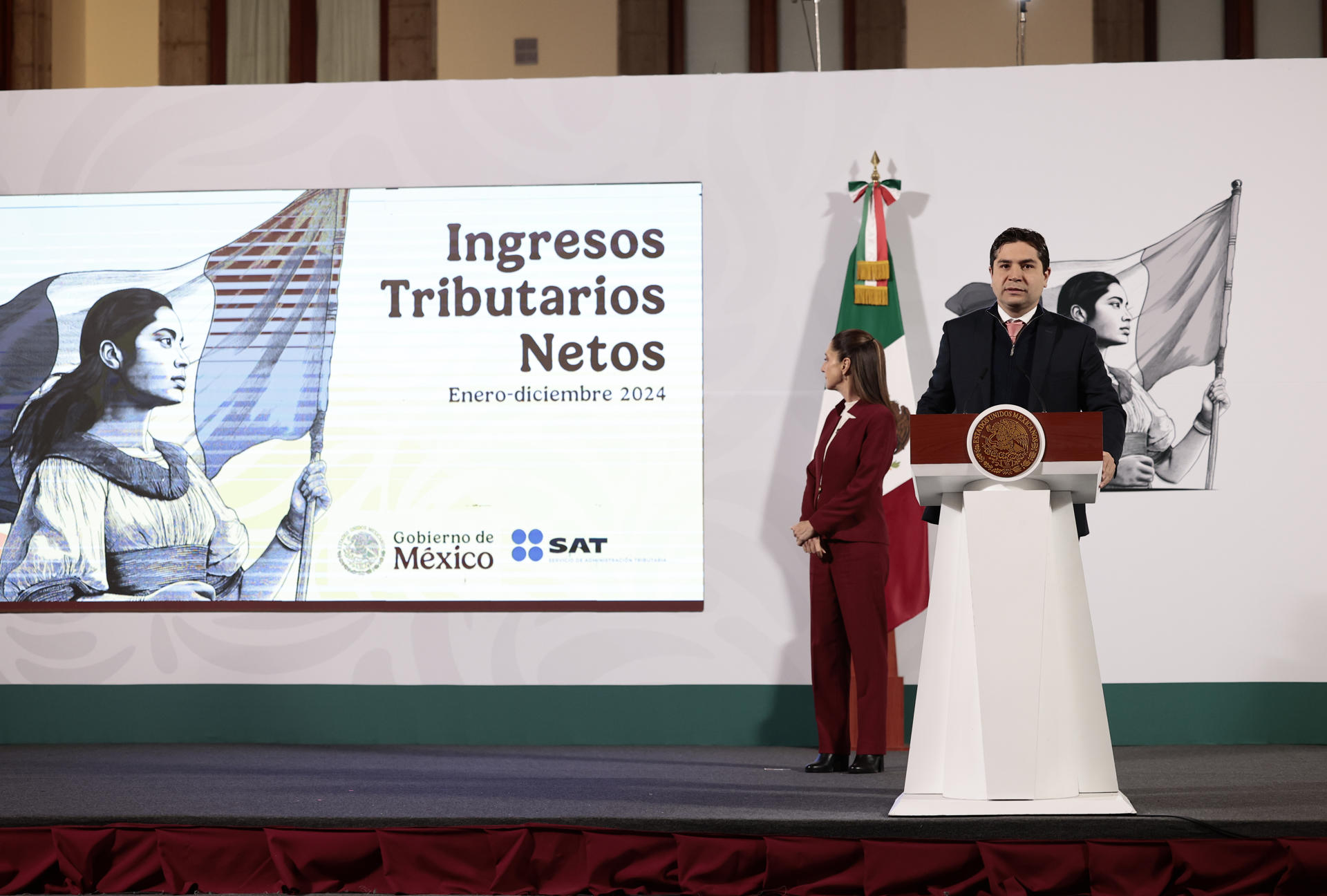 El titular del Servicio de Administración Tributaria (SAT), Antonio Martínez Dagnino, participa este jueves durante la conferencia de prensa matutina de la presidenta de México Claudia Sheinbaum en Palacio Nacional de la Ciudad de México (México). EFE/José Méndez
