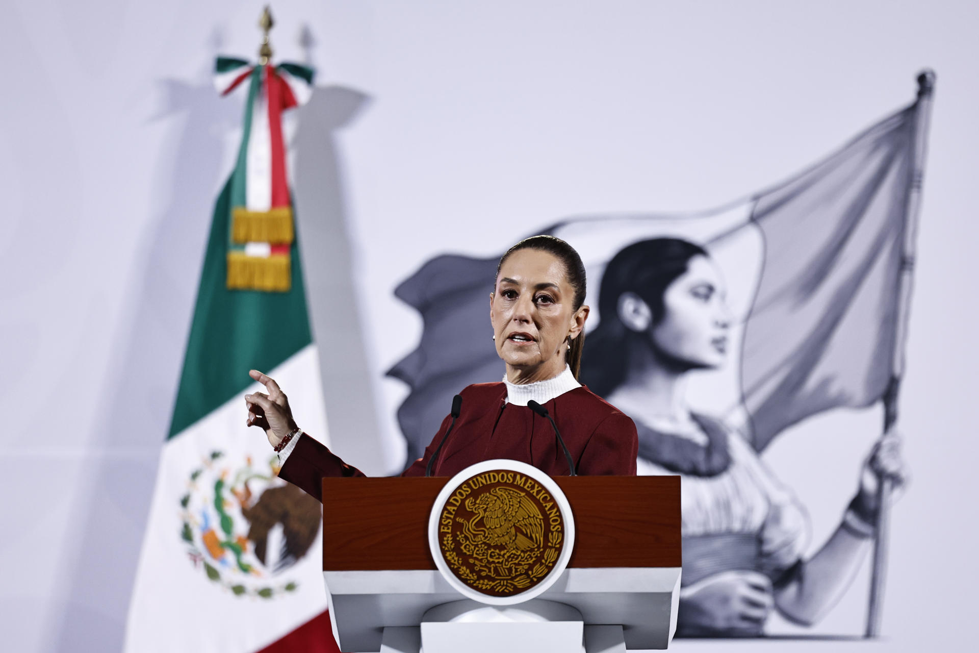 La presidenta de México, Claudia Sheinbaum, habla este miércoles durante una rueda de prensa en Palacio Nacional de la Ciudad de México (México). EFE/Sáshenka Gutiérrez
