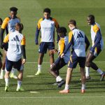 Jugadores del Real Madrid durante un entrenamiento este martes. La FIFA anunció que el Real Madrid estará en el bombo 1 en el sorteo del Mundial de Clubes, que se celebrará en Estados Unidos. EFE/Sergio Pérez