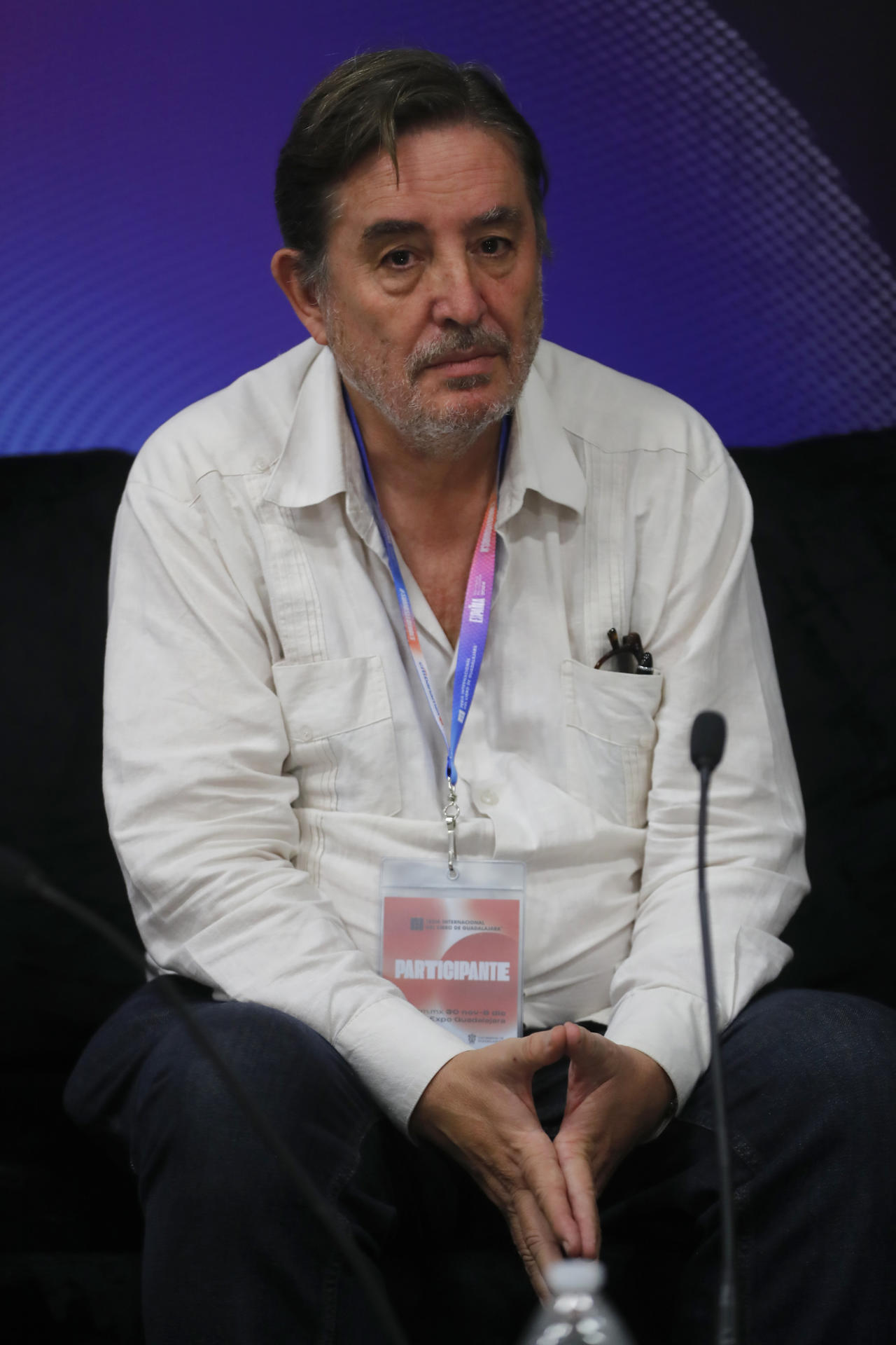 El director del Instituto Cervantes, Luis García Montero participa en una rueda de prensa este martes, en el marco de la 38 edición de la Feria Internacional del Libro de Guadalajara (FIL), Jalisco (México). EFE/ Francisco Guasco
