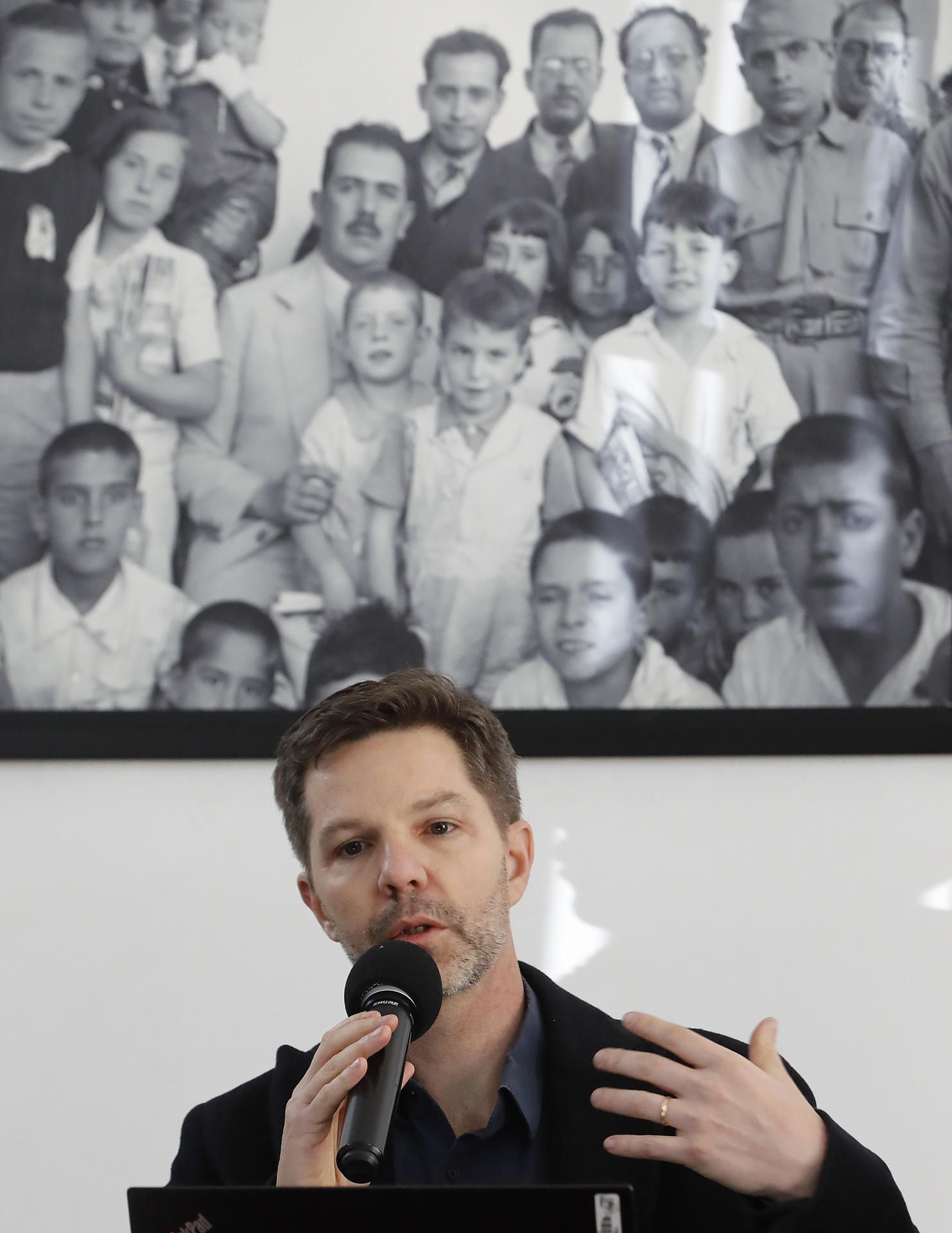 El oficial senior de Protección de ACNUR, Daniel McGuire, habla durante una rueda de prensa este lunes, en la Ciudad de México (México). EFE/ Mario Guzmán
