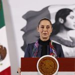 La presidenta de México, Claudia Sheinbaum, participa este jueves en una rueda de prensa en el Palacio Nacional, en la Ciudad de México (México). EFE/Mario Guzmán