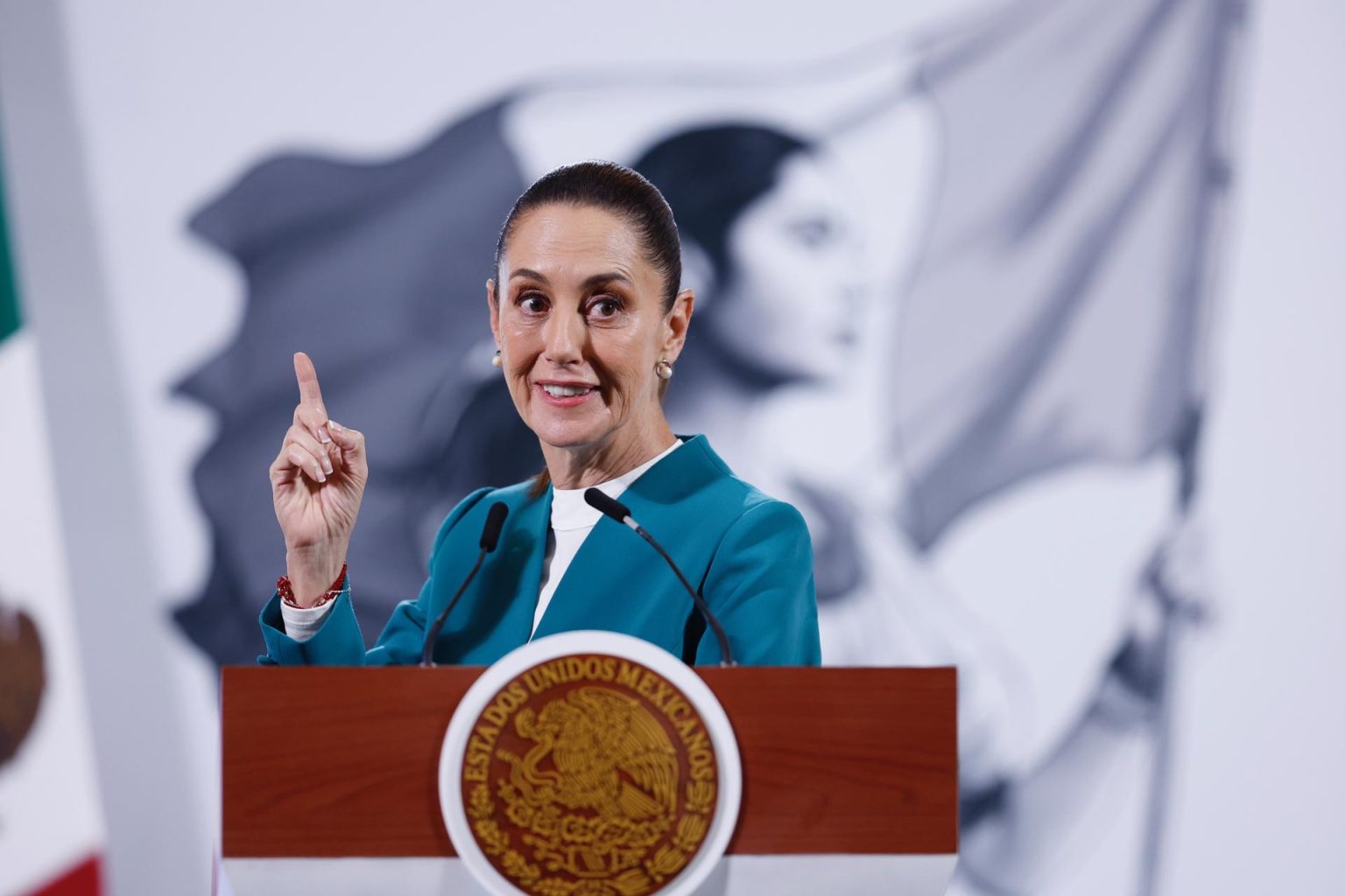 La presidenta de México, Claudia Sheinbaum, habla durante una rueda de prensa este miércoles, en el Palacio Nacional de la Ciudad de México (México). EFE/ Sáshenka Gutiérrez