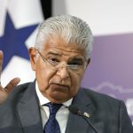 El presidente de Panamá, José Raúl Mulino, habla durante una conferencia de prensa este jueves en Ciudad de Panamá (Panamá). EFE/ Bienvenido Velasco