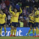 Jugadores de América celebran este domingo la clasificación a la final del Torneo Apertura mexicano. EFE/Isaac Esquivel