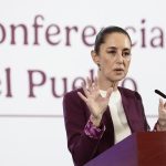 La Presidenta de México, Claudia Sheinbaum, habla durante una conferencia de prensa este lunes, en el Palacio Nacional de la Ciudad de México (México). EFE/ José Méndez