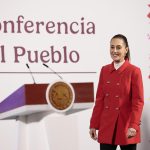 La presidenta de México, Claudia Sheinbaum, asiste a su conferencia de prensa matutina en Palacio Nacional de la Ciudad de México (México). EFE/José Méndez