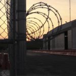 Fotografía de archivo de una zona del centro de detención de Guantánamo, en la Base militar estadounidense en Guantánamo (Cuba). EFE/ Marta Garde