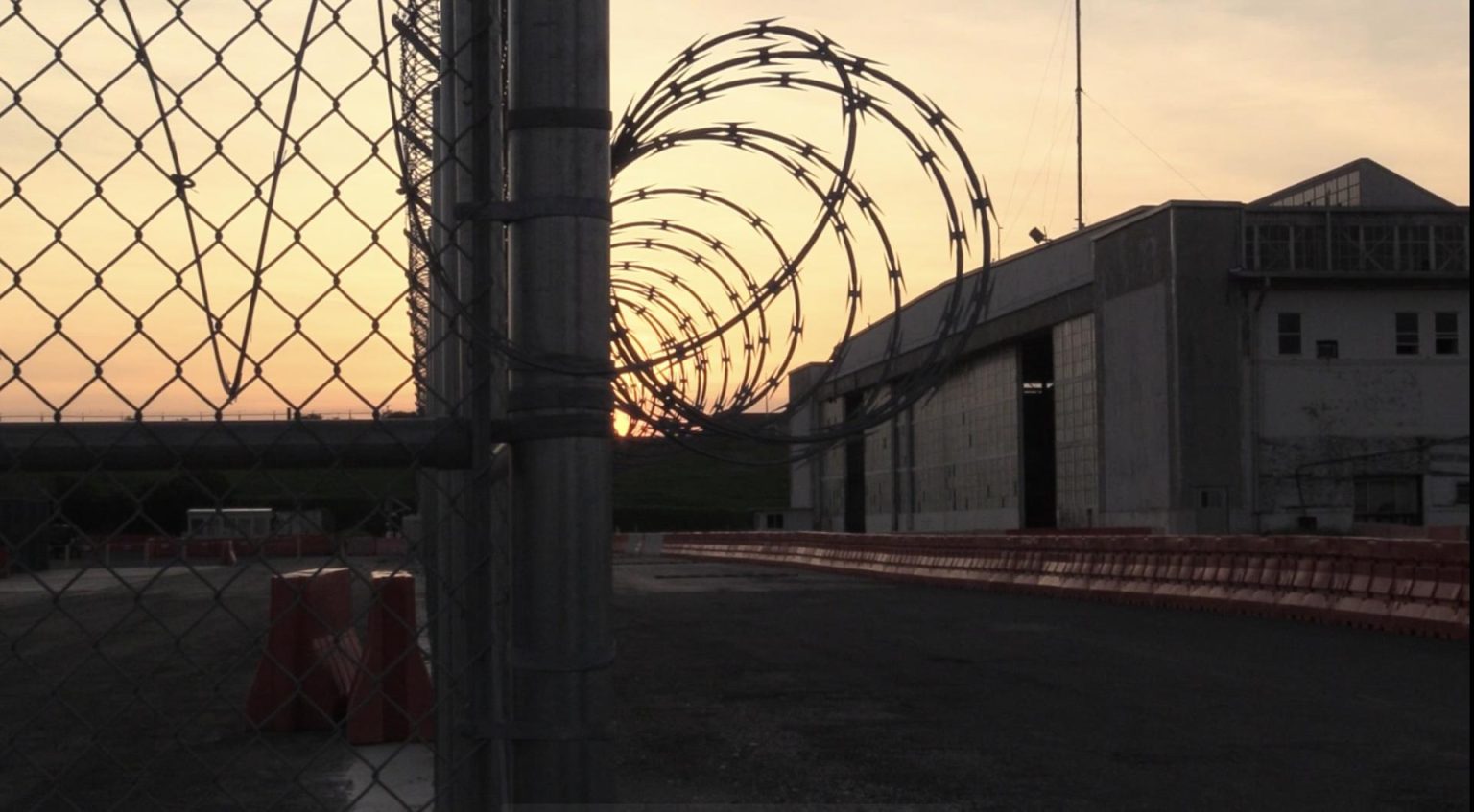 Fotografía de archivo de una zona del centro de detención de Guantánamo, en la Base militar estadounidense en Guantánamo (Cuba). EFE/ Marta Garde