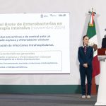 El secretario de Salud, David Kershenobich, participa durante la conferencia de prensa matutina de la presidenta de México Claudia Sheinbaum, este martes, en Palacio Nacional de la Ciudad de México (México). EFE/ José Méndez