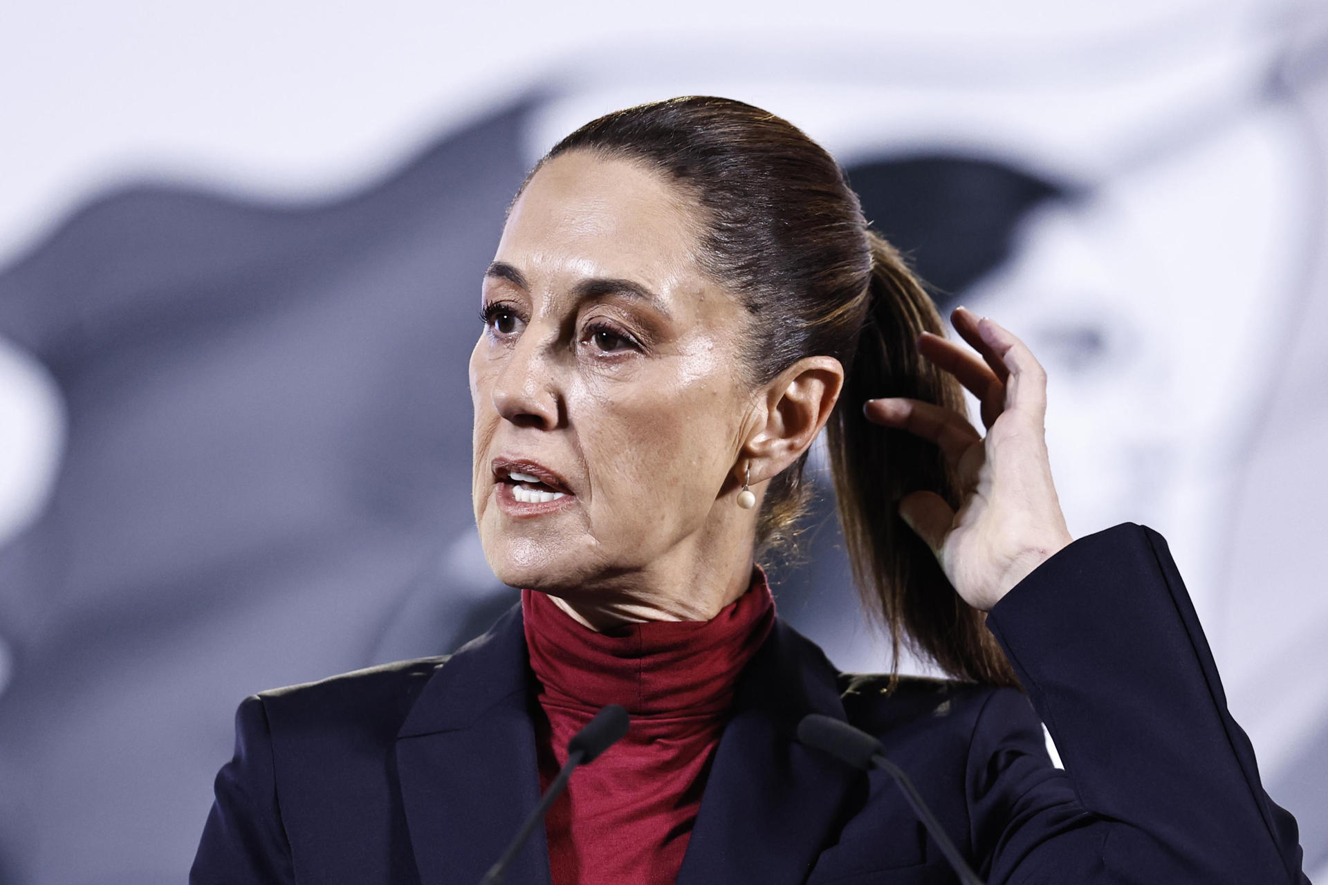 La presidenta de México, Claudia Sheinbaum participa durante su conferencia de prensa matutina este lunes en el Palacio Nacional de Ciudad de México (México). EFE/Sáshenka Gutiérrez
