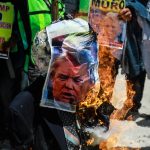 Imagen de archivo de migrantes que protestan contra las ofensas del presidente electo Donald Trump. EFE/Joebeth Terriquez