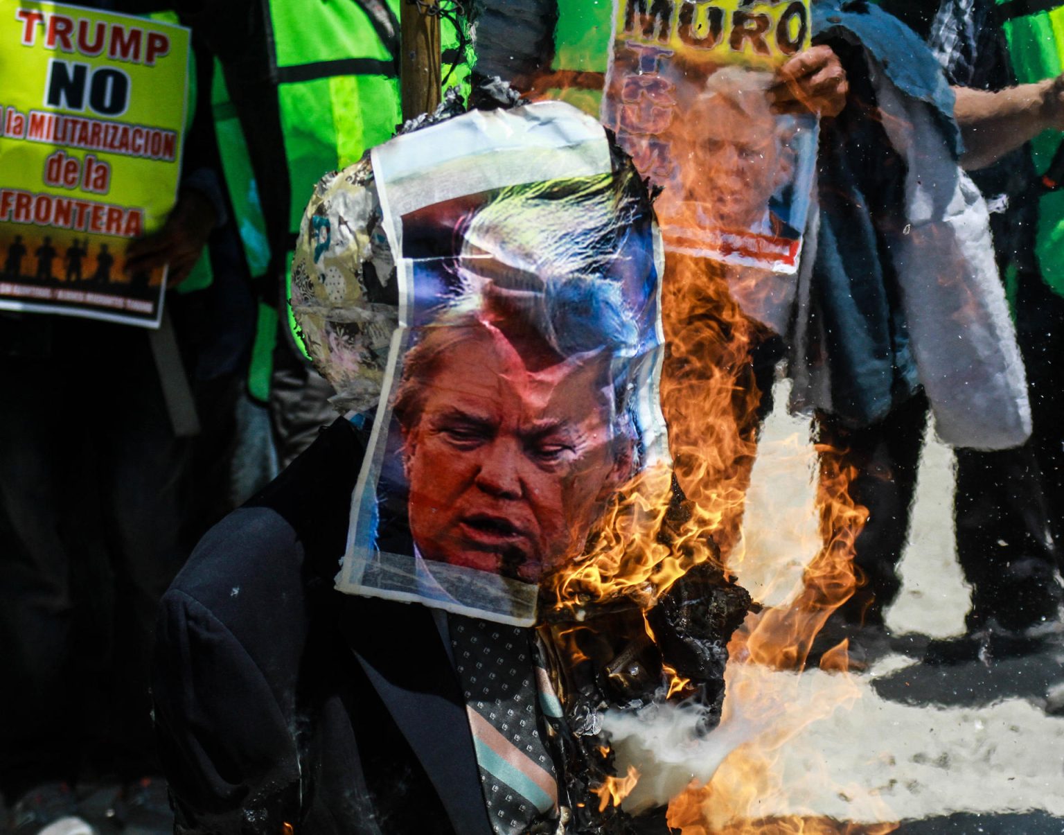 Imagen de archivo de migrantes que protestan contra las ofensas del presidente electo Donald Trump. EFE/Joebeth Terriquez