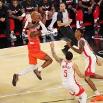 Shai Gilgeous-Alexander, de los Thunder, en una acción del juego ante los Rockets. EFE/EPA/RONDA CHURCHILL