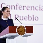 La presidenta de México, Claudia Sheinbaum, habla durante su rueda de prensa matutina en Palacio Nacional este martes, en Ciudad de México (México). EFE/ Sáshenka Gutiérrez