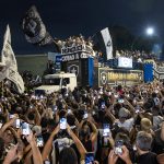 Los jugadores y comité técnico de Botafogo partipan en un desfile para celebrar el triunfo de la Copa Conmebol Libertadores en Río de Janeiro (Brasil). EFE/ André Coelho