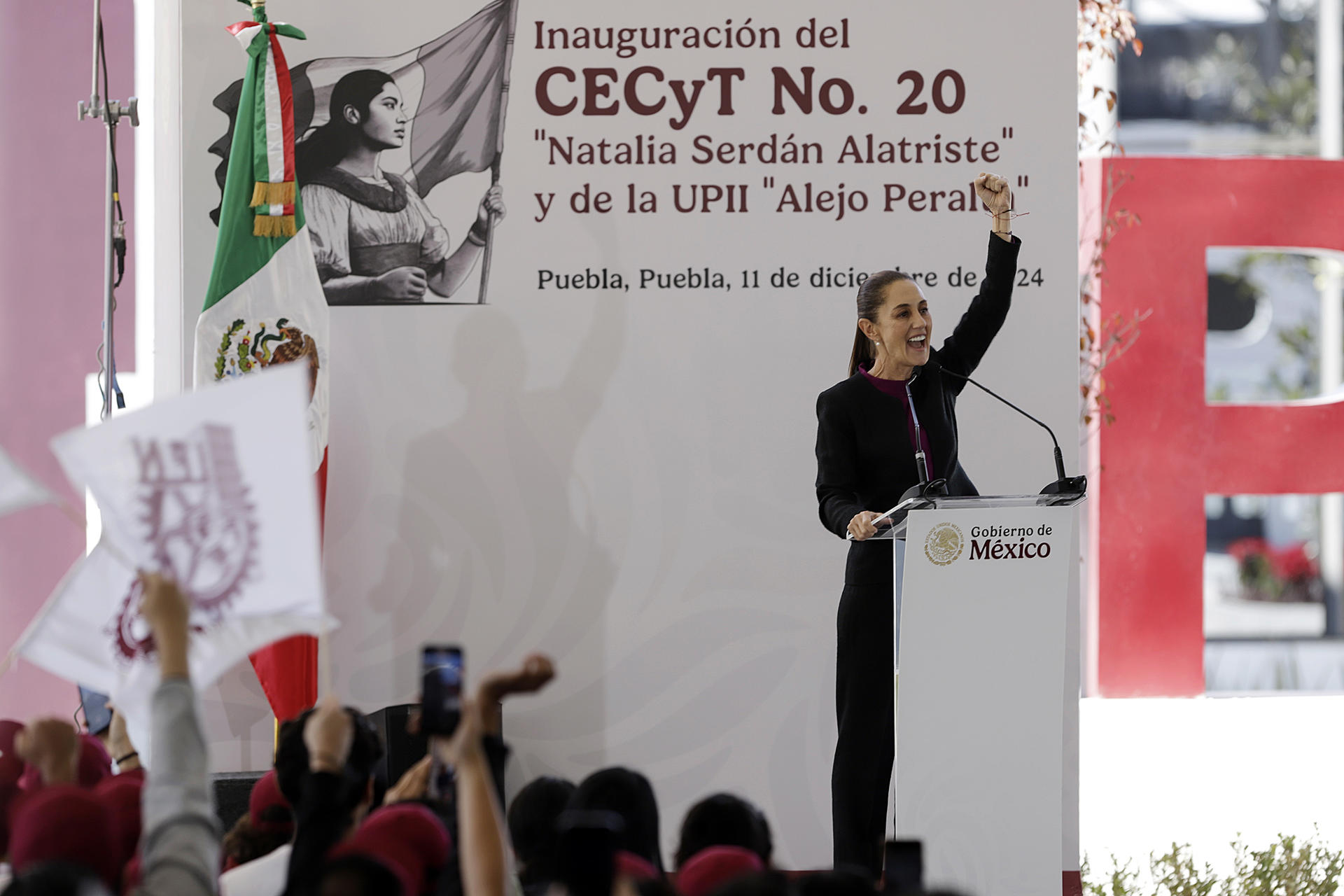 La presidenta de México, Claudia Sheinbaum, habla durante un acto protocolario este miércoles en la ciudad de Puebla (México). EFE/ Hilda Ríos
