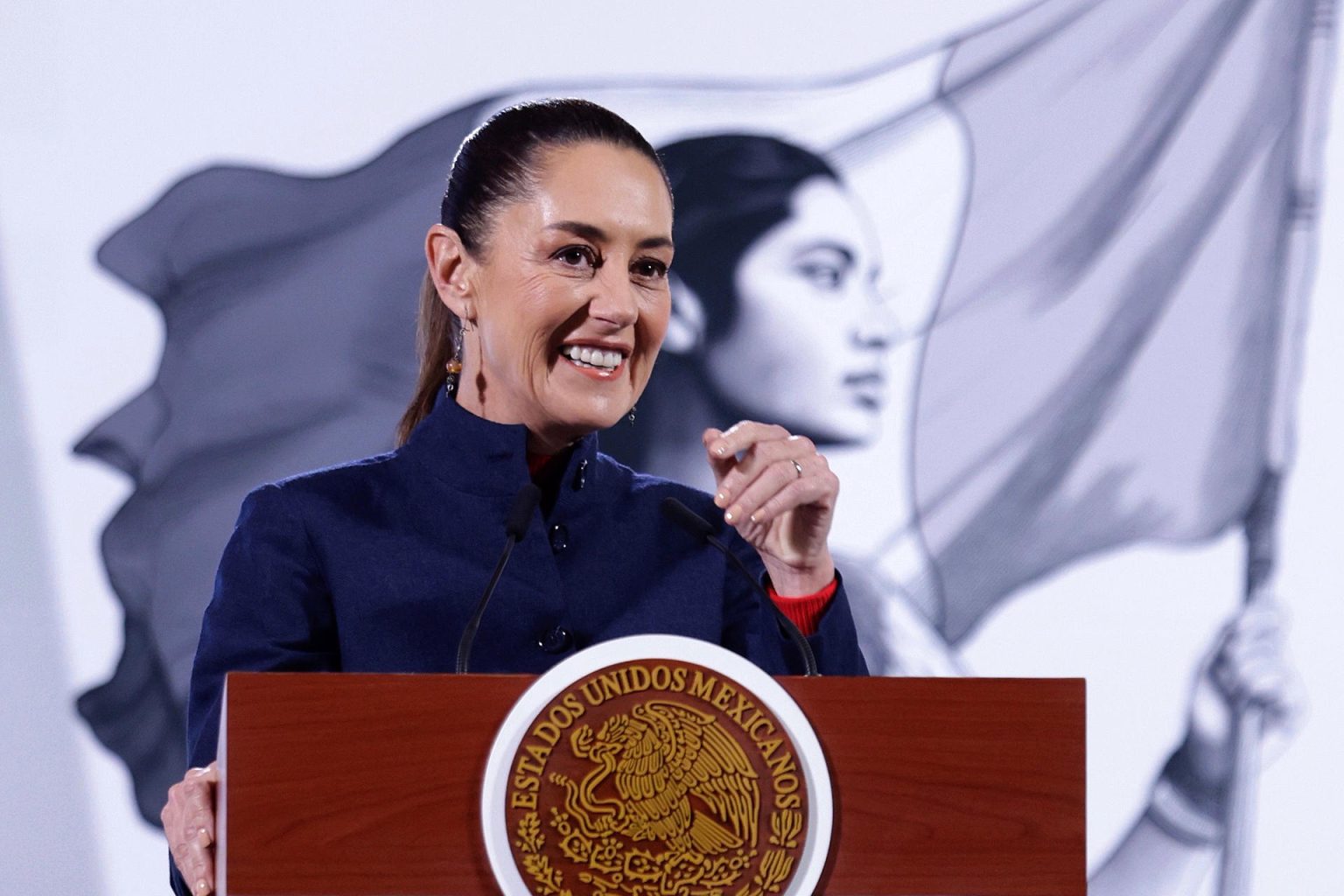 La presidenta de México, Claudia Sheinbaum, habla durante una rueda de prensa este viernes, en Ciudad de México (México). EFE/ Sáshenka Gutiérrez