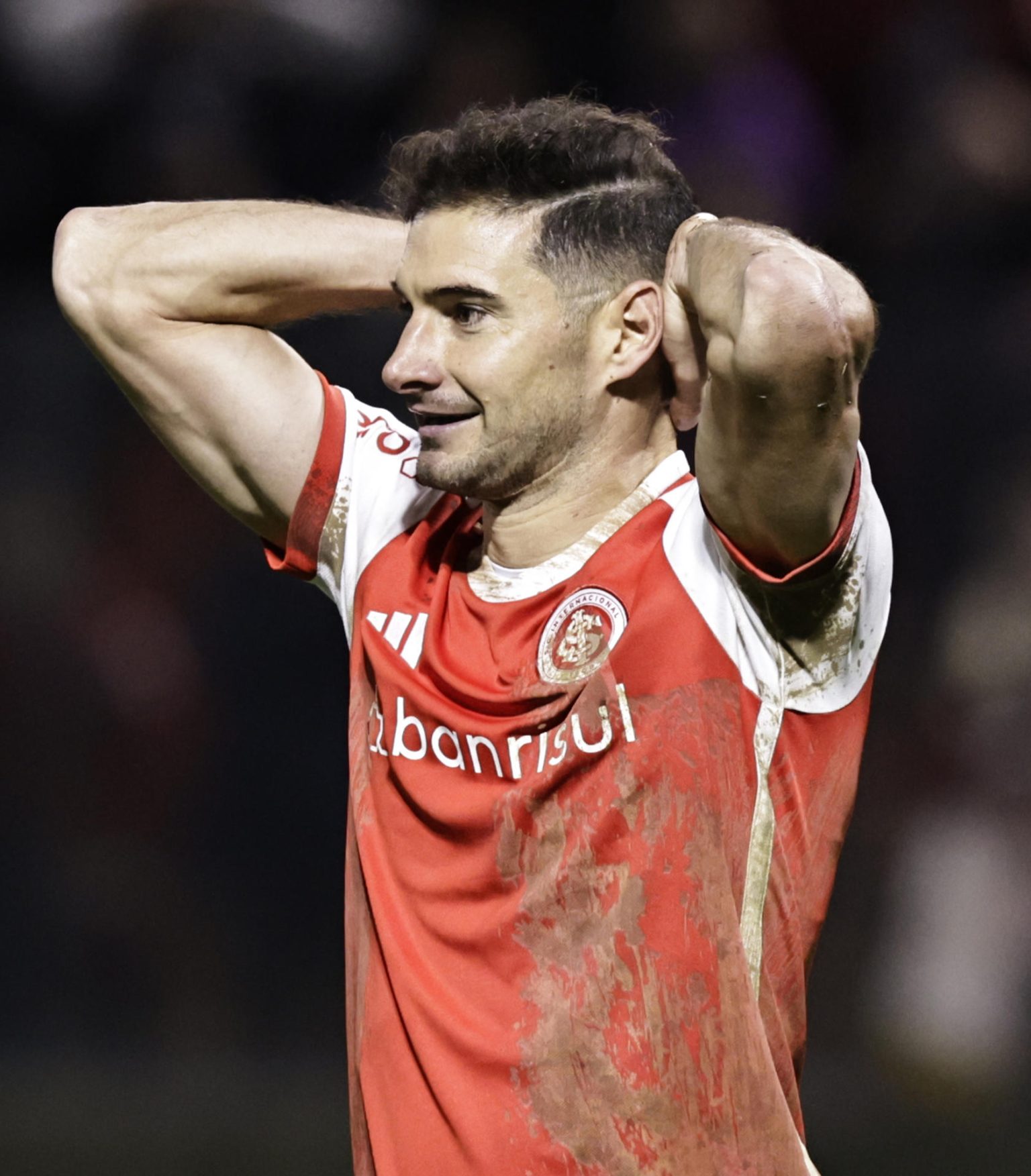 Fotografía tomada en 2024 al delantero argentino Lucas Alario como jugador del Internacional brasileño, club que ha dejado para fichar por Estudiantes de La Plata, según anunció este jueves el club presidido por el exfutbolista Sebastián Verón. EFE/ Isaac Fontana