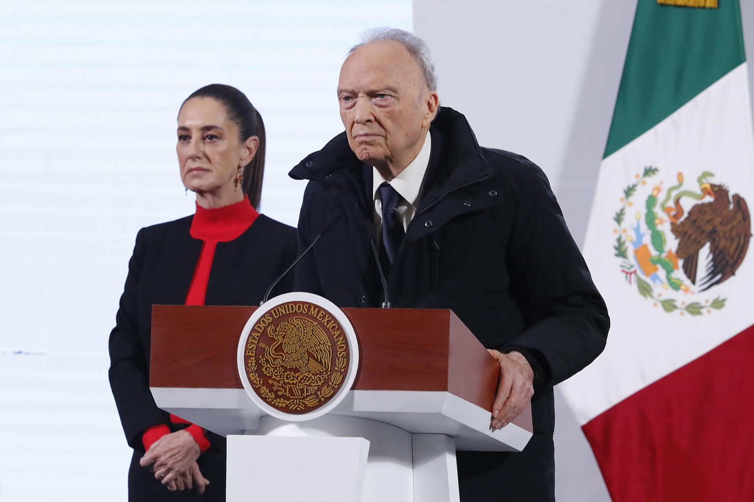 El fiscal general de México, Alejandro Gertz Manero, habla durante una rueda de prensa este jueves, en el Palacio Nacional de la Ciudad de México (México). EFE/ Mario Guzmán