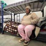 La migrante colombiana Margelis Tinoco permanece en el albergue 'El Buen Samaritano' este martes, en Ciudad Juárez Chihuahua (México). EFE/ Luis Torres