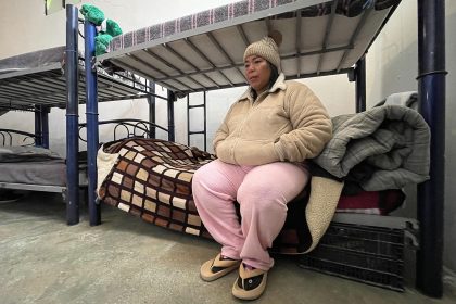 La migrante colombiana Margelis Tinoco permanece en el albergue 'El Buen Samaritano' este martes, en Ciudad Juárez Chihuahua (México). EFE/ Luis Torres