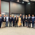 Fotografía tomada de la cuenta en X del expresidente de Colombia Andrés Pastrana, @AndresPastrana_, del líder opositor venezolano Edmundo González Urrutia (c) posando acompañado por un grupo de expresidentes latinoamericanos este martes, en la Ciudad de Panamá (Panamá). EFE/ @AndresPastrana_ /SOLO USO EDITORIAL/ SOLO DISPONIBLE PARA ILUSTRAR LA NOTICIA QUE ACOMPAÑA (CRÉDITO OBLIGATORIO)